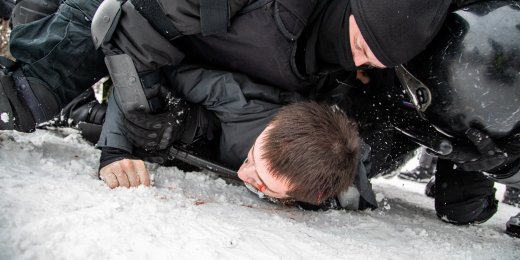 Избитый на акции обратился за медицинской помощью. СК возбудил на него уголовное дело