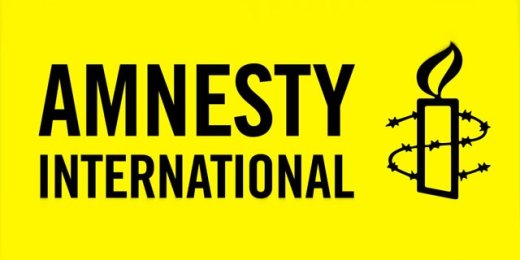 Amnesty International требует от российских властей освобождения панк-певиц, задержанных после выступления в церкви