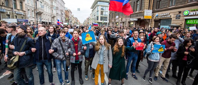 Госдума приняла закон о вовлечении детей в акции. Но не объяснила, как он будет работать